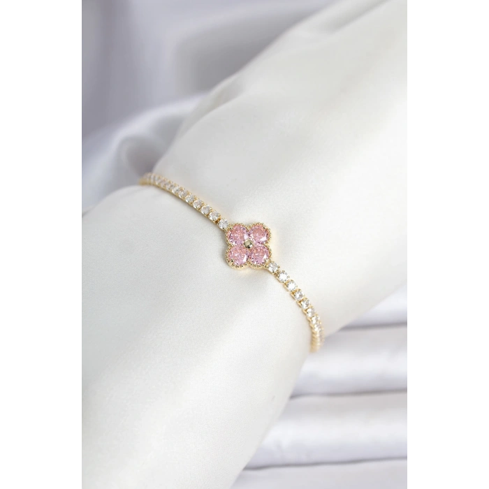 Pirinç Gold Renk Pembe Zirkon Taşlı Yonca Model Su Yolu Kadın Bileklik