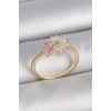 Pirinç Gold Renk Beyaz Mineli Pembe Zirkon Taşlı Çiçek Model Kadın Yüzük
