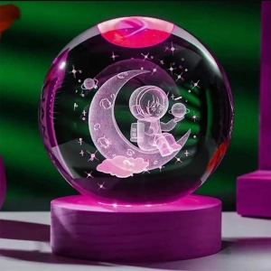 Renk Değiştiren Cam Küre (6cm) + Anahtarlık Set (Ay Üzerinde Oturan Astronot Tasarımlı)
