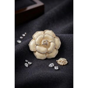 Gold Krem Renk Zirkon Taşlı Gül Model Broş