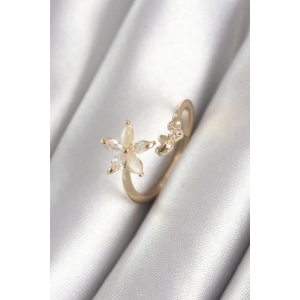 Pirinç Gold Renk Zirkon Taşlı Çiçek Model Kalp Detay Kadın Yüzük