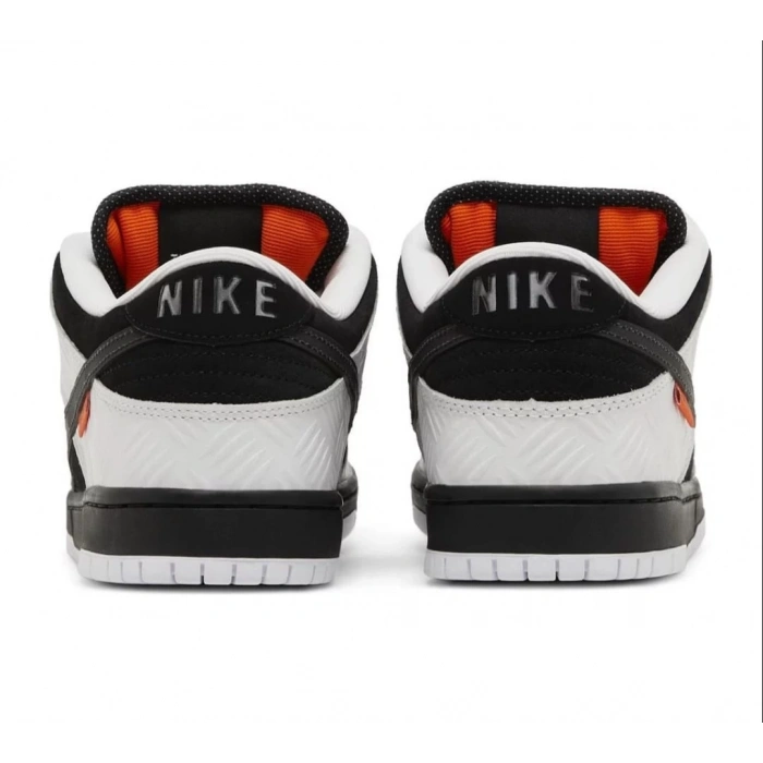 Nike SB Dunk Low Tıghtbooth