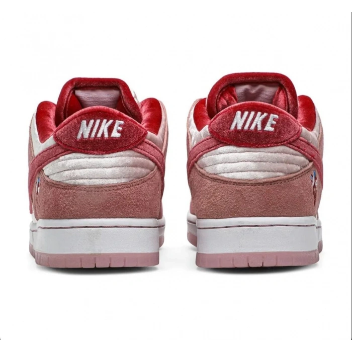 Nike Dunk Low SB Valentine’s Day × StrangeLove