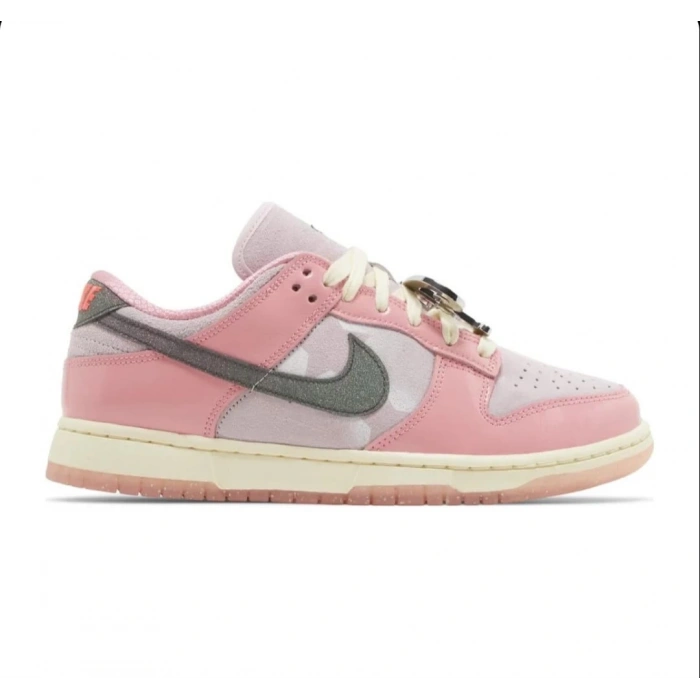 Nike Dunk Low LX Barbie