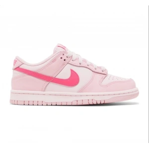 Nike Dunk Low Triple Pink