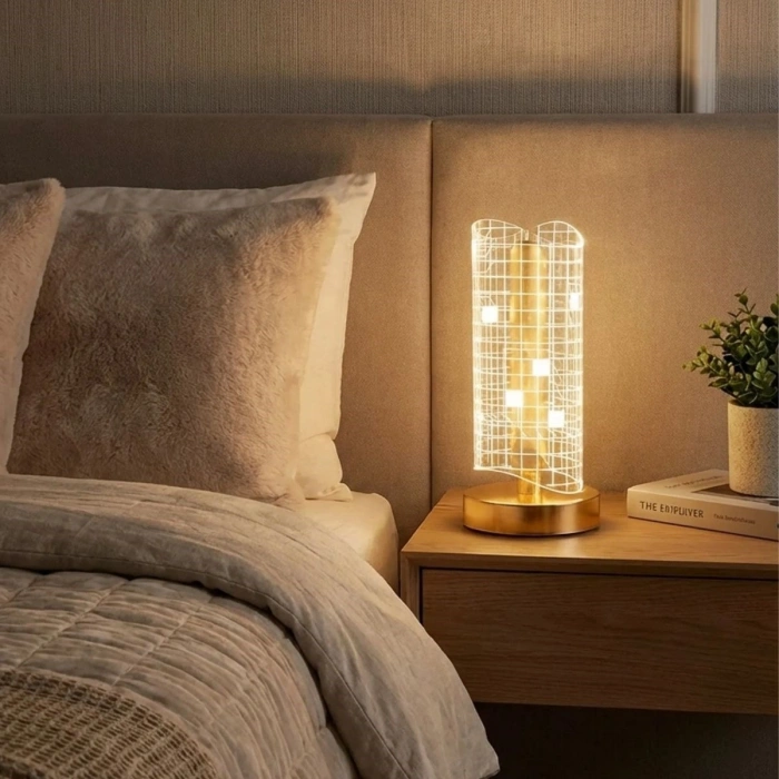 Dalgalı Silindirik Kristal Kareli Model LED Masa Lambası – Gold Tabanlı, Dokunmatik, 3 Renk Işık Modlu, Şarjlı Modern Dekoratif Gece Lambası (5263)