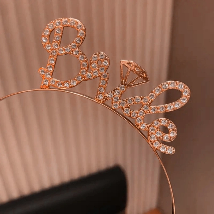 Rose Gold Renkli Taşlı “Bride” Gelin Tacı – El Yazısı Yazı Tipiyle (5263)
