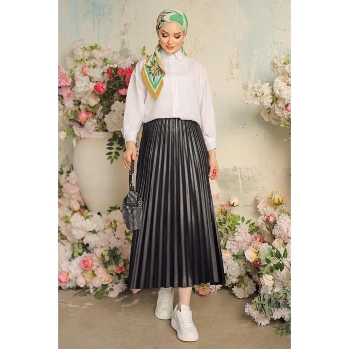 Zarif Ve Modern Pileli Parlak Krep Gizli Lastikli Siyah Etek