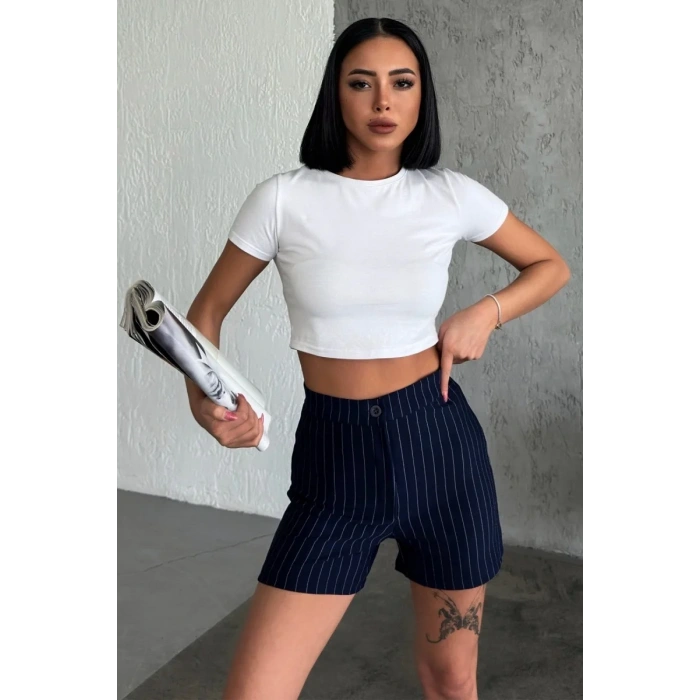 Zarif Ve Şıklığı Bir Arada Sunan Yüksek Bel Krep Esnek Çimalı Çizgili Şort Lacivert