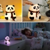 5 Farklı Renk Modlu Panda Figürlü Pofuduk LED Gece Lambası–Yumuşak Dokulu Çocuk Odası ve Dekoratif Şarjlı Ortam Işığı (5263)