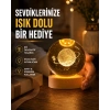 Ahşap Standlı Sarı Işıklı Dekoratif Küre Kız Figürü Tasarım