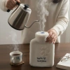 Hello Everyone Yazılı Kurdeleli Beyaz Peluş Sıcak Su Torbası 1 Lt – Yumuşak Kılıf, Uzun Süre Sıcak Tutan Termal Su Torbası (5263)