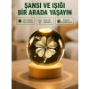 Yonca Figürlü Cam Küre Usb Işıklı Ahşap Tabanlı Dekoratif Masa Lambası