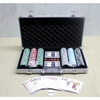 Metal Çantalı 300 Chip Ve 2 Adet İskambil Kağitına Sahip Poker Oyunu Alk3549