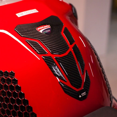 Ducati İle Uyumlu Grippach Kaydırmaz 6D Karbon Tank Pad (STİCKER DEĞİLDİR) GC12