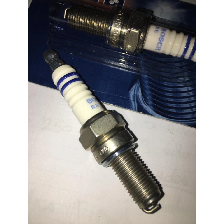 Bosch UR8CC Buji NMax PCX125/150 CBF150- SPACY-ALPHA- PULSAR 200 WEGO ACTIVA-S TRANSALP 750 RKS SPONTINI 110(NGK CPR8EA-9)