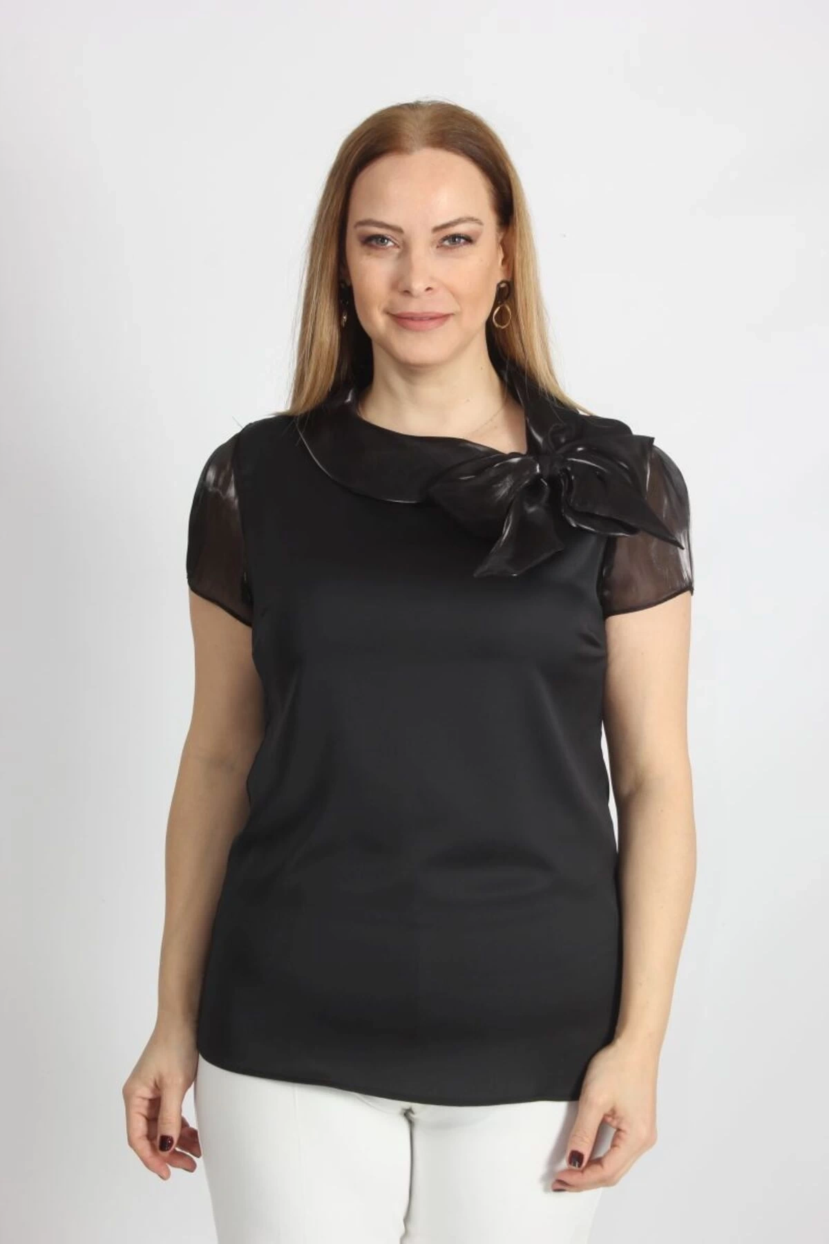 3176 Yakası Fiyonk Detaylı Saten Bluz Siyah