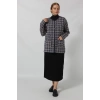 Y0665 KADIN SİYAH-KREM KARELİ DESENLİ DÜĞMELİ CEPLİ MEVSİMLİK ANNE HIRKASI