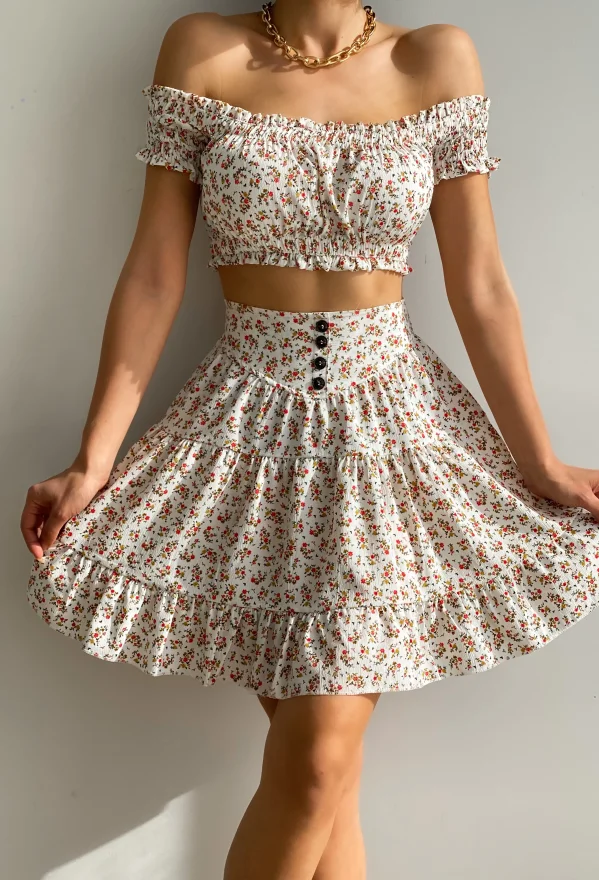 Beyaz Çiçek Desenli Büstiyer Etek Takım