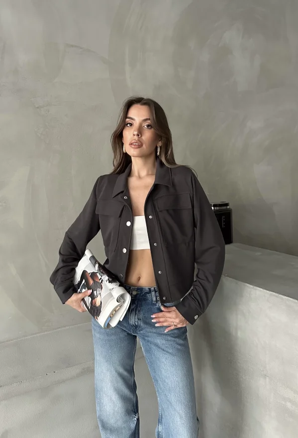 Gri Kapak Cepli Kısa Ceket