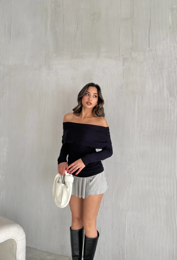 Lacivert Madonna Yaka Bluz