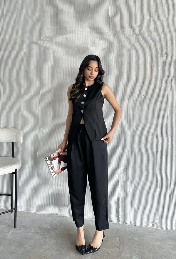 Siyah Altın Düğmeli Yelek Pileli Pantolon Takım