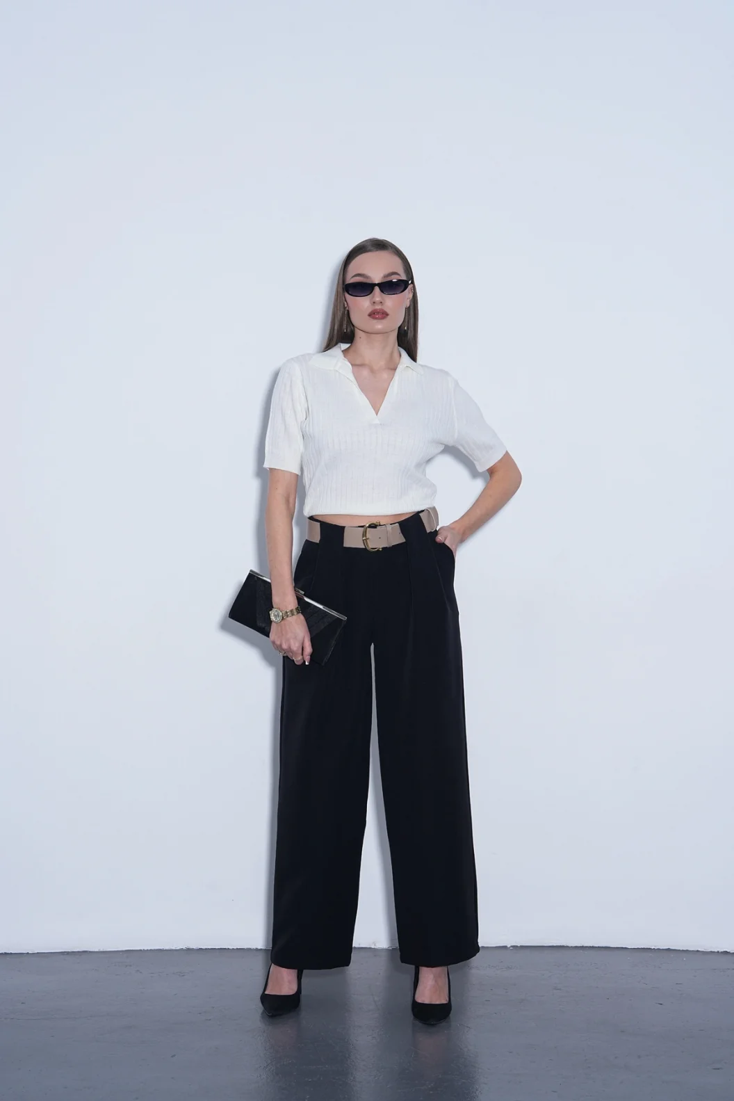 Siyah Köprü Detaylı Kemerli Pantolon