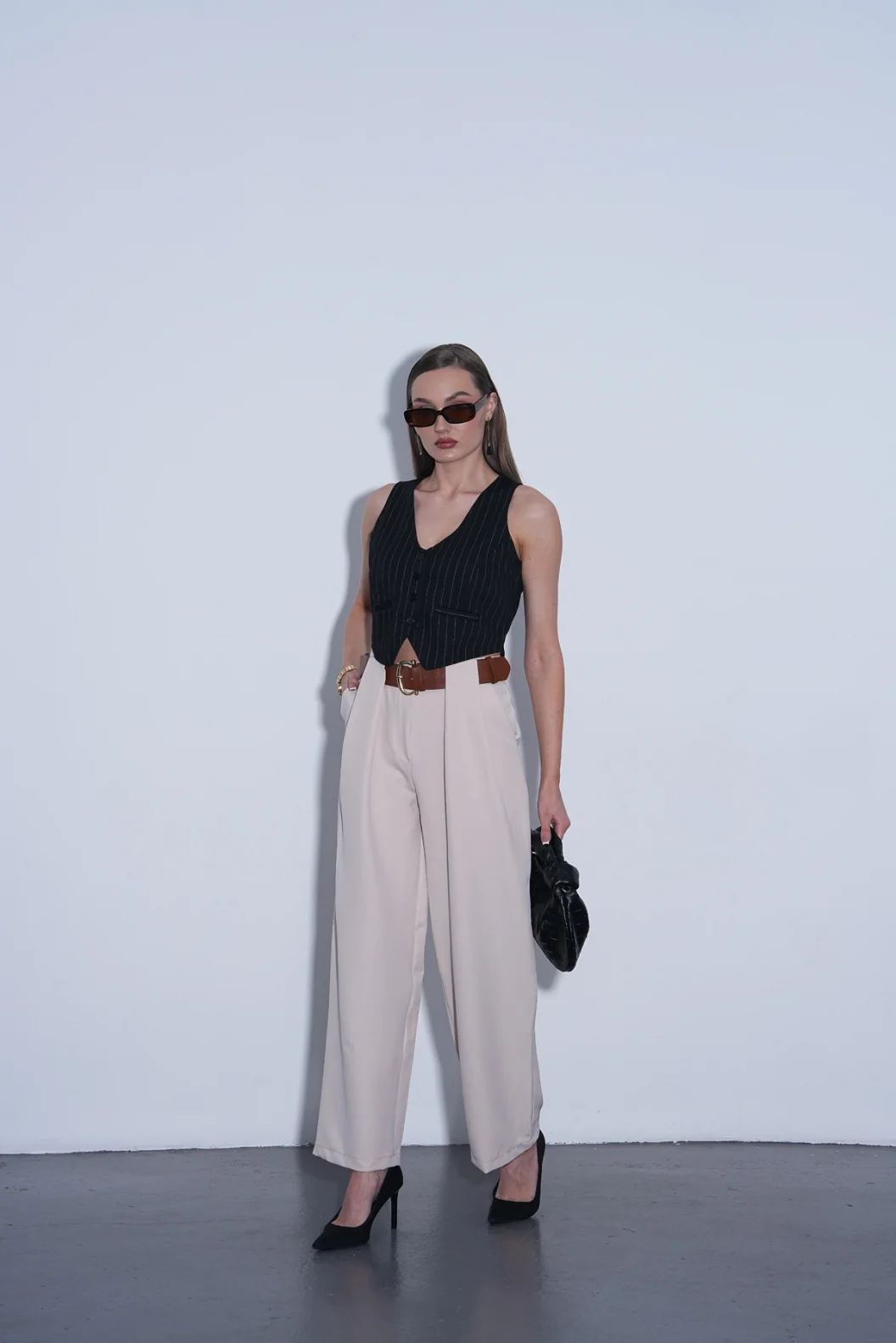 Bej Köprü Detaylı Kemerli Pantolon