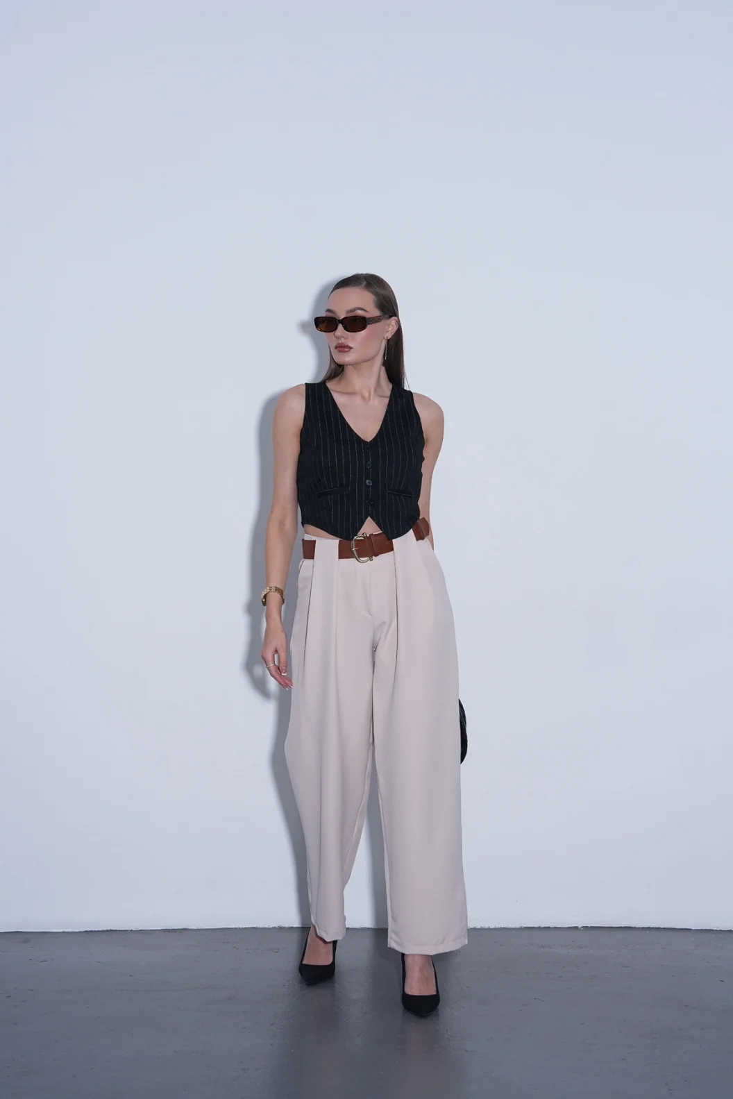 Bej Köprü Detaylı Kemerli Pantolon