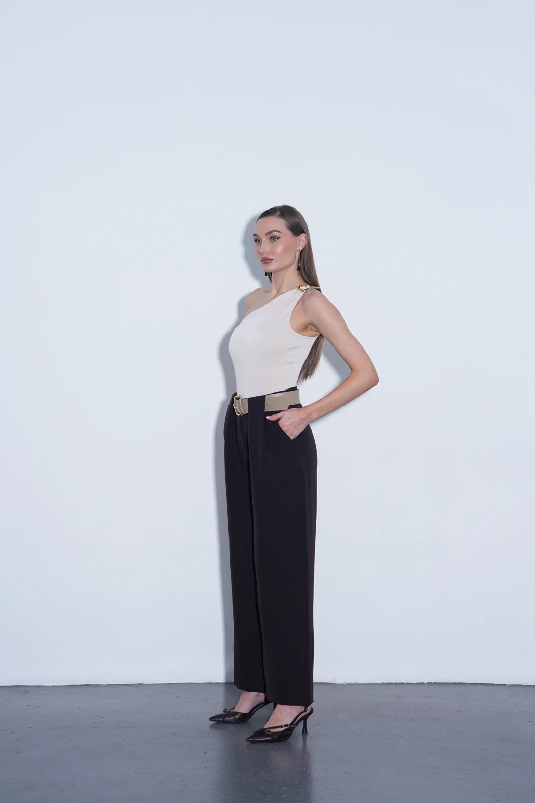 Kahverengi Köprü Detaylı Kemerli Pantolon