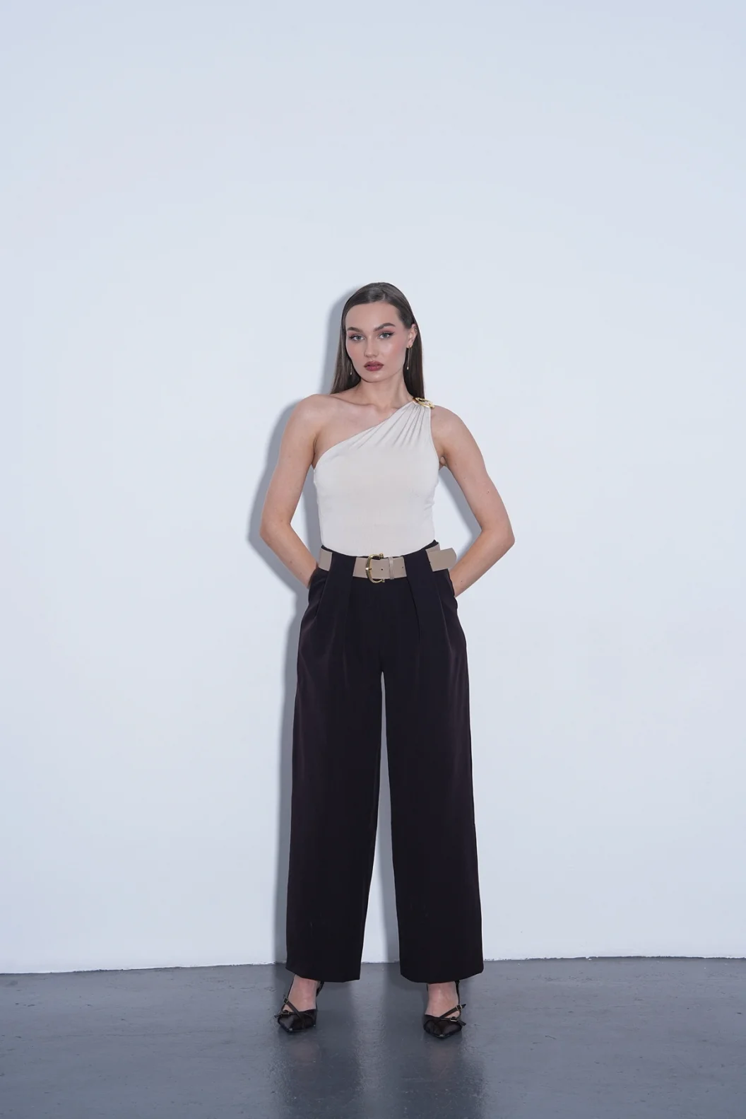 Kahverengi Köprü Detaylı Kemerli Pantolon