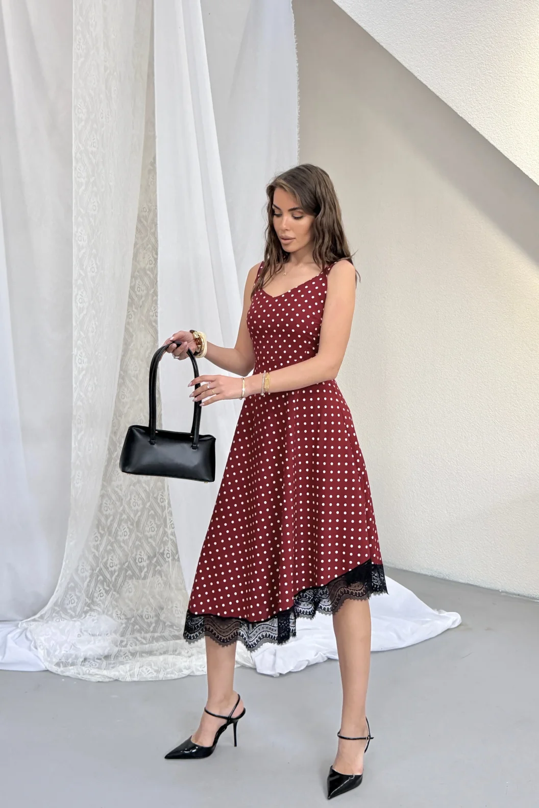 Bordo Puantiyeli Dantel Detaylı Elbise