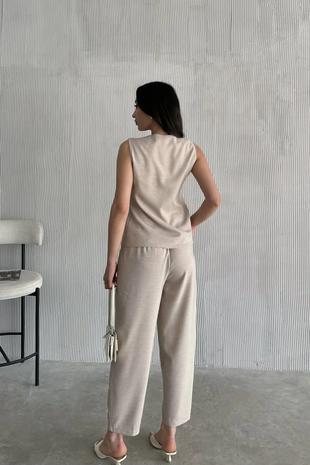 Bej Altın Düğmeli Yelek Pileli Pantolon Takım