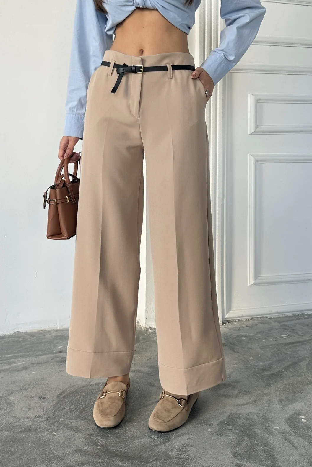 Bej Paça Detaylı Kemerli Pantolon