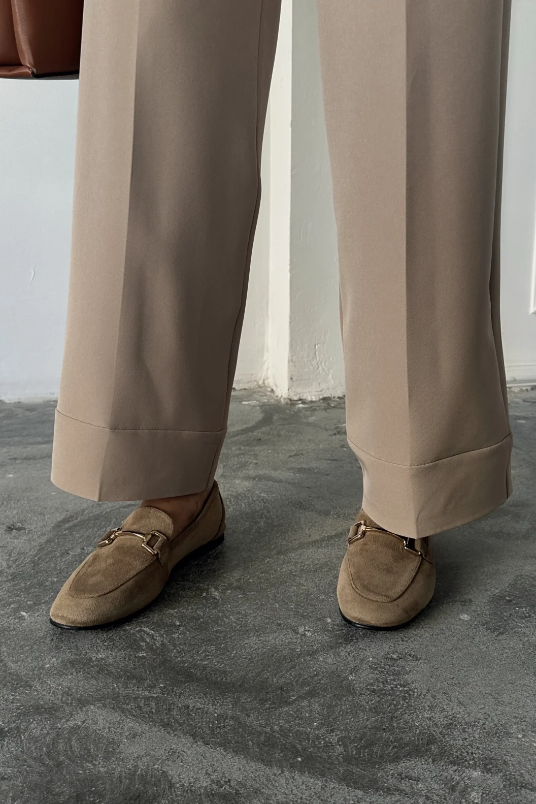 Bej Paça Detaylı Kemerli Pantolon