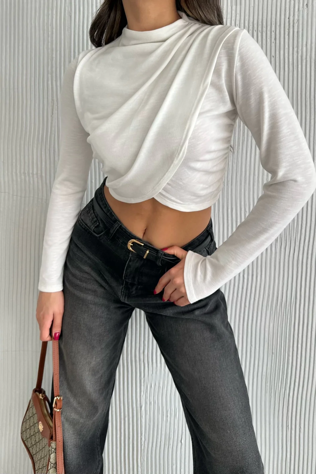 Beyaz Kruvaze Omuz Büzgülü Bluz