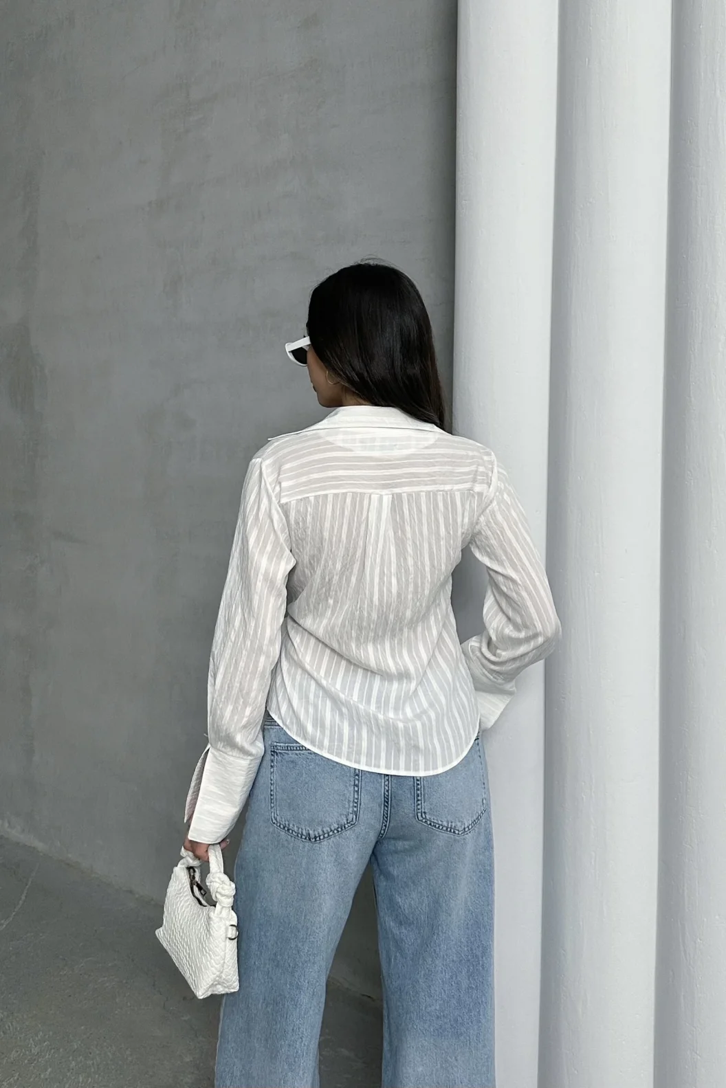 Beyaz Yan Bağlamalı Çizgi Desenli Gömlek