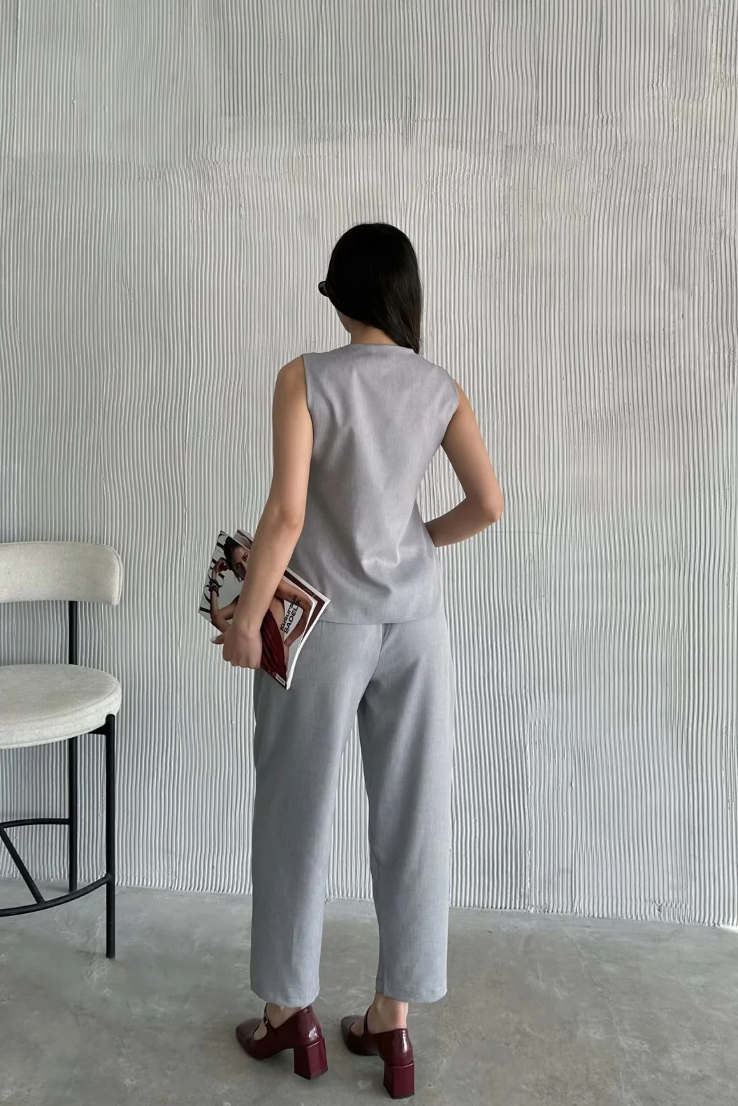 Gri Altın Düğmeli Yelek Pileli Pantolon Takım