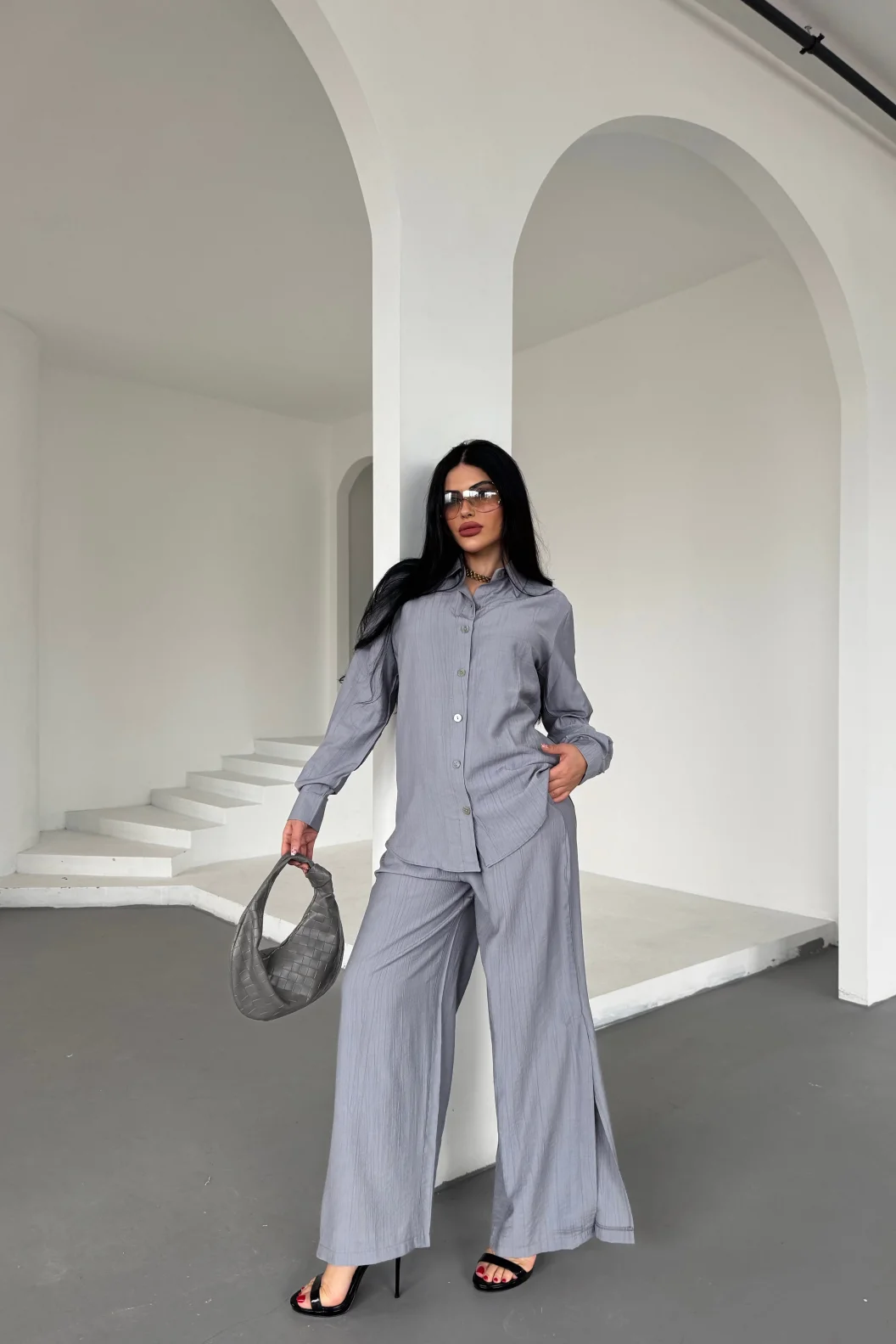 Gri Çilek Gömlek Yırtmaçlı Pantolon Takım