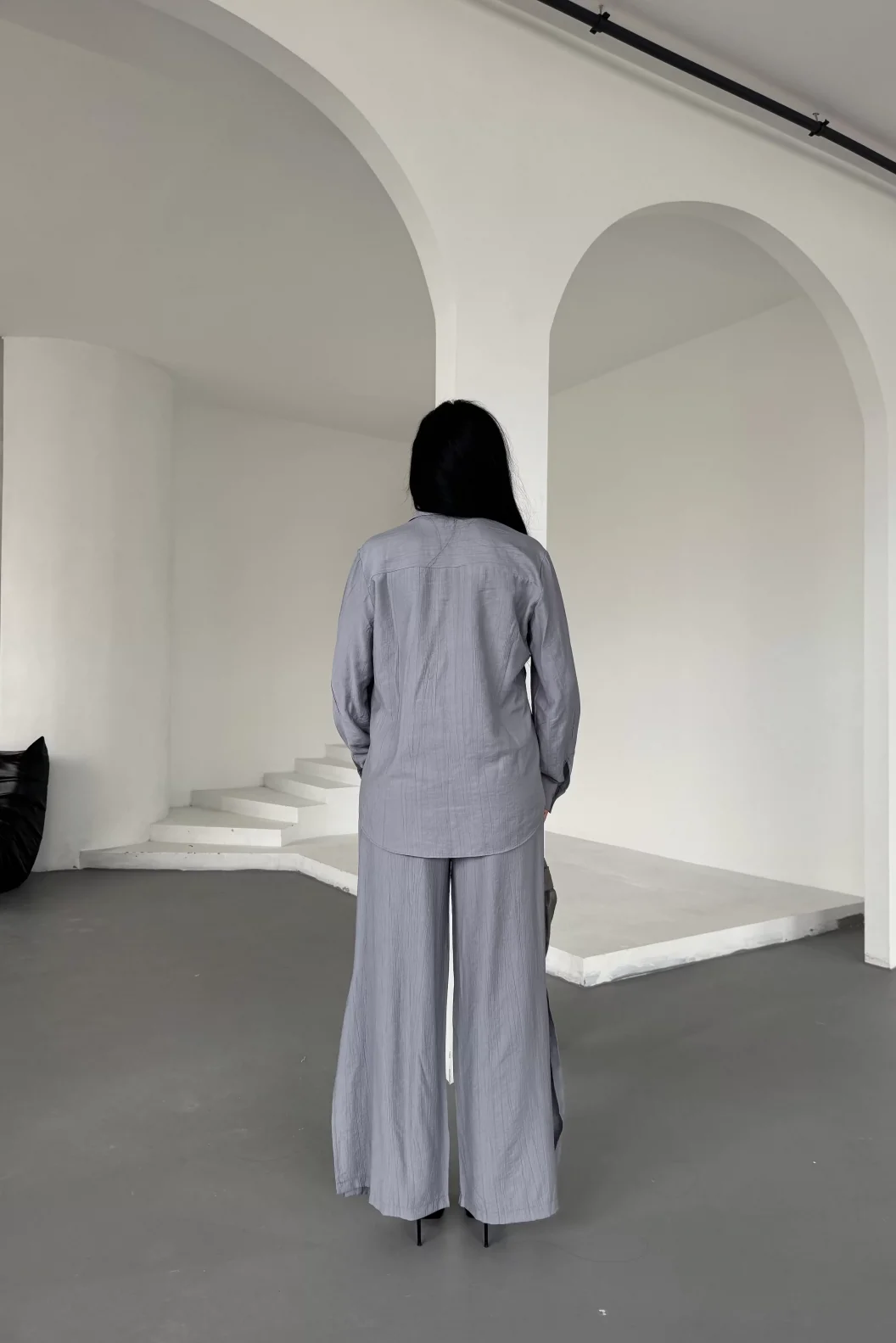 Gri Çilek Gömlek Yırtmaçlı Pantolon Takım