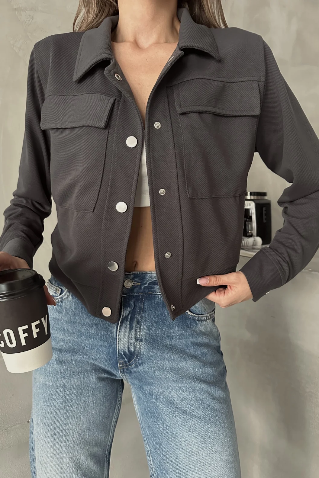 Gri Kapak Cepli Kısa Ceket