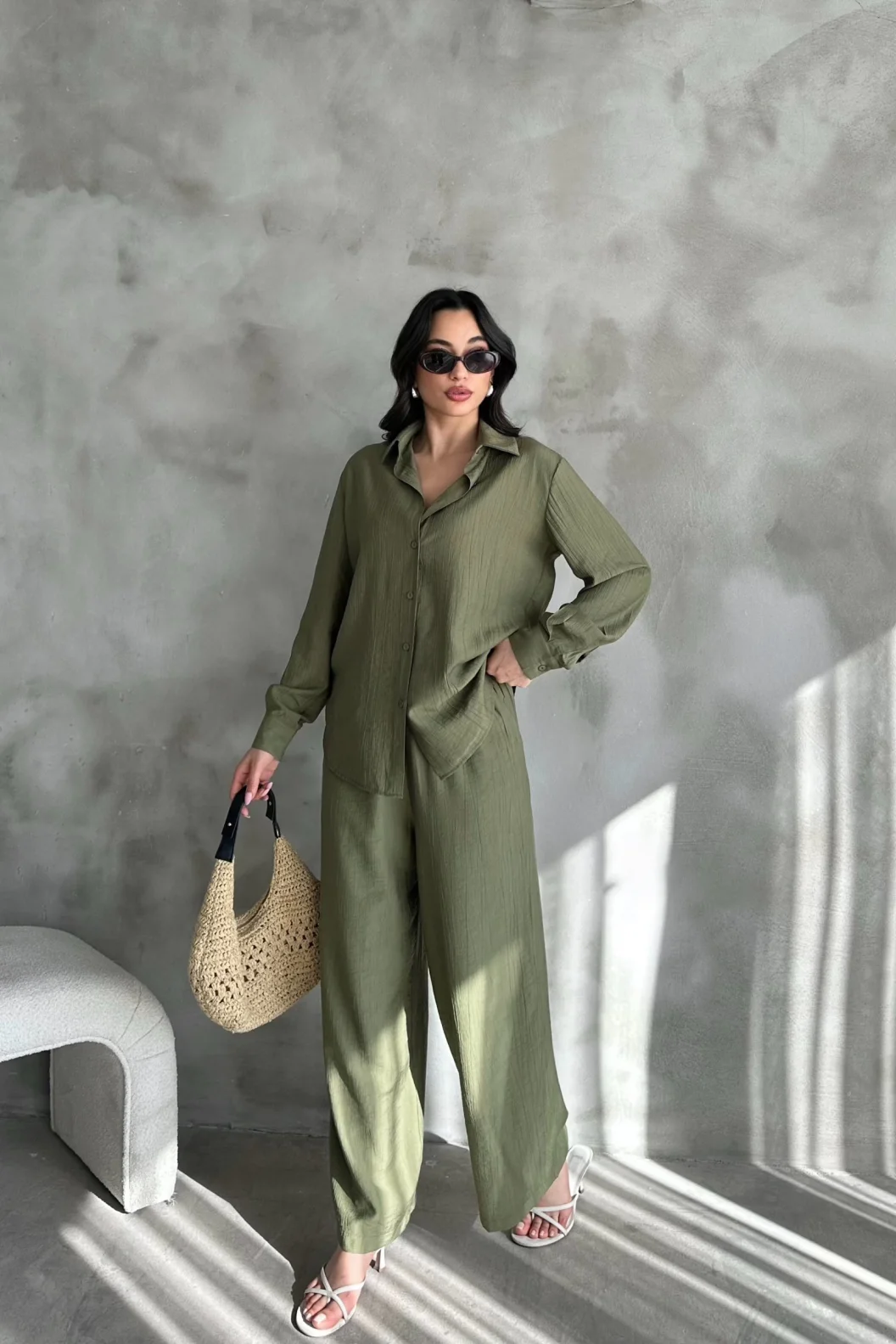 Haki Çilek Gömlek Yırtmaçlı Pantolon Takım