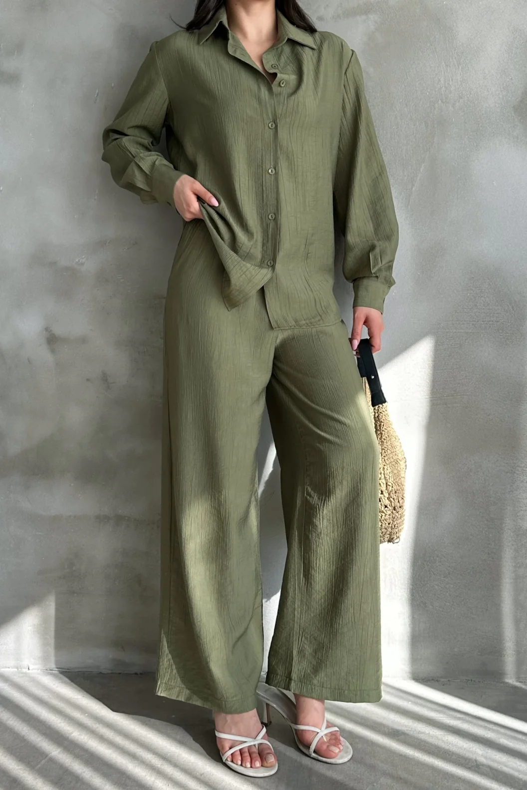 Haki Çilek Gömlek Yırtmaçlı Pantolon Takım