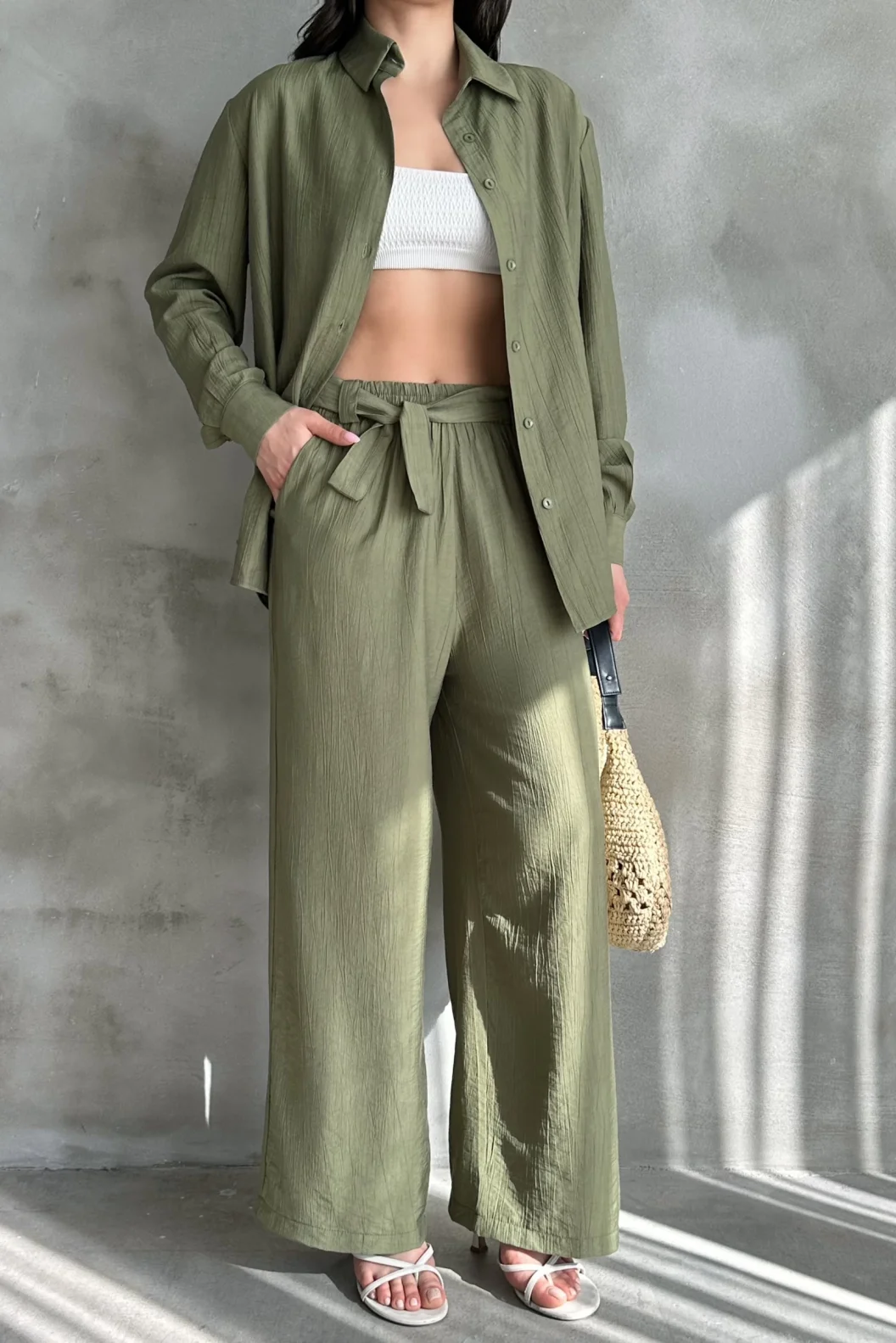 Haki Çilek Gömlek Yırtmaçlı Pantolon Takım