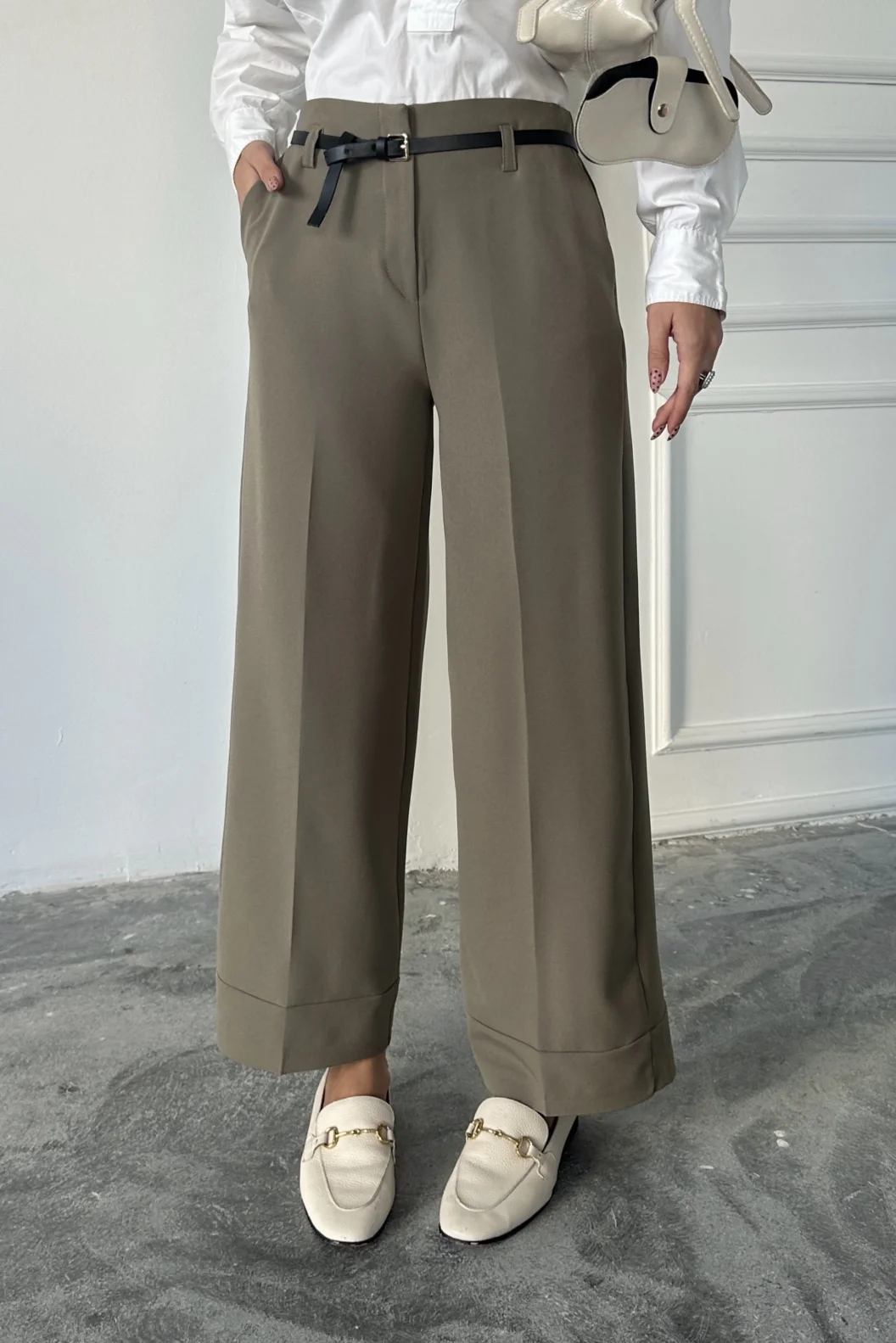 Haki Paça Detaylı Kemerli Pantolon