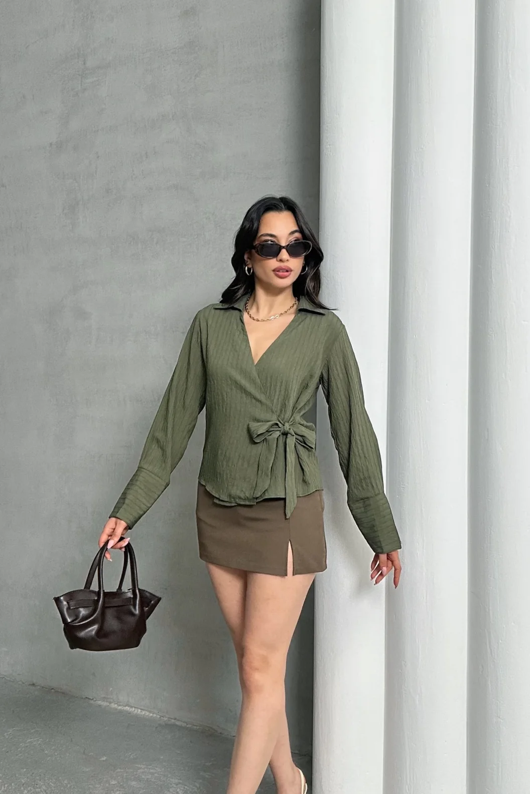 Haki Yan Bağlamalı Çizgi Desenli Gömlek