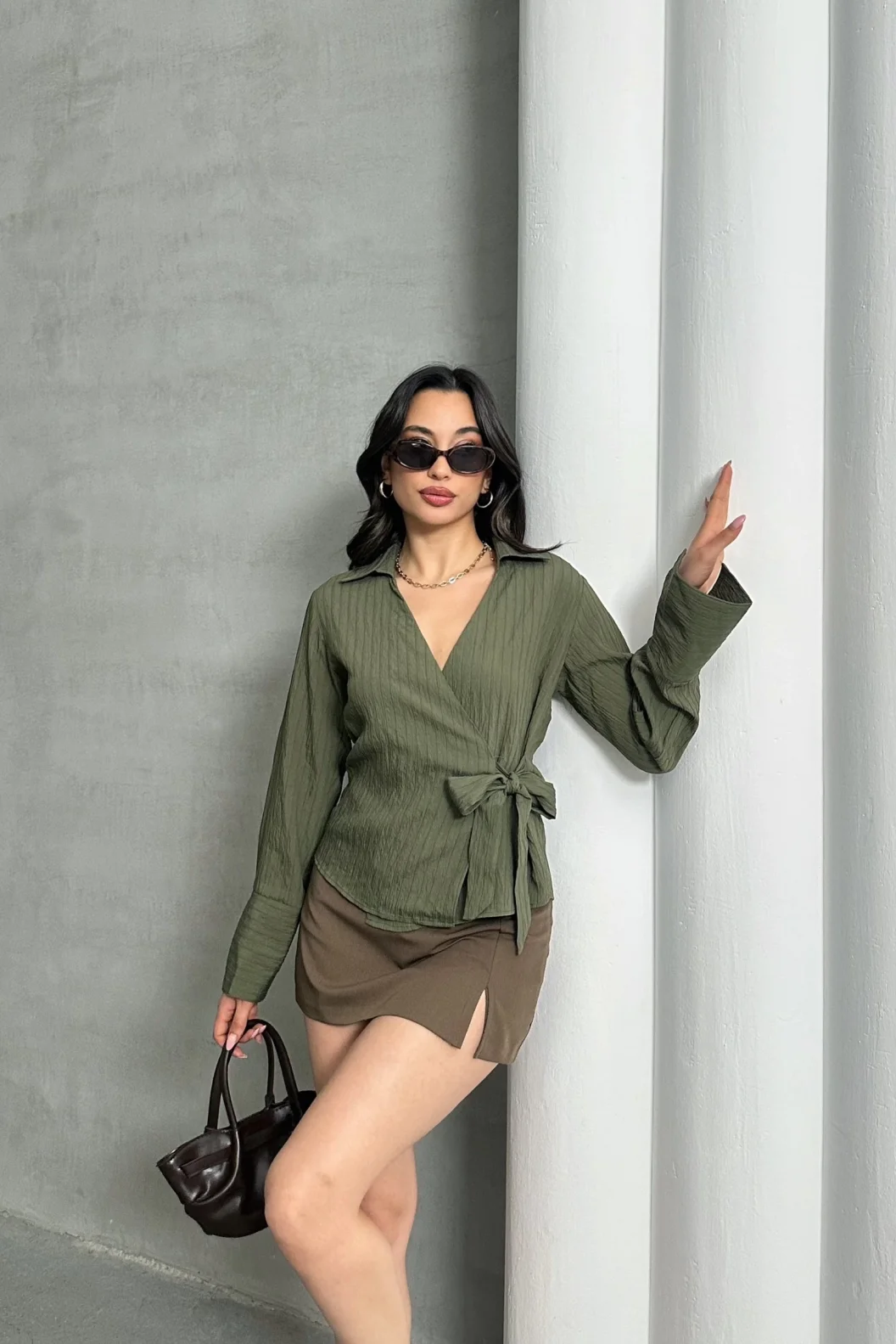 Haki Yan Bağlamalı Çizgi Desenli Gömlek