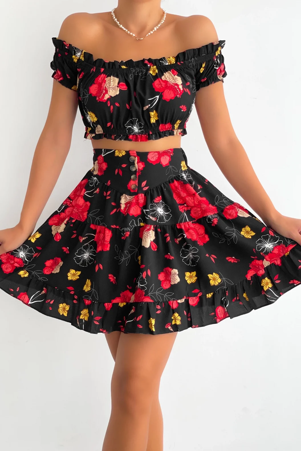 Kırmızı Çiçek Desenli Büstiyer Etek Takım