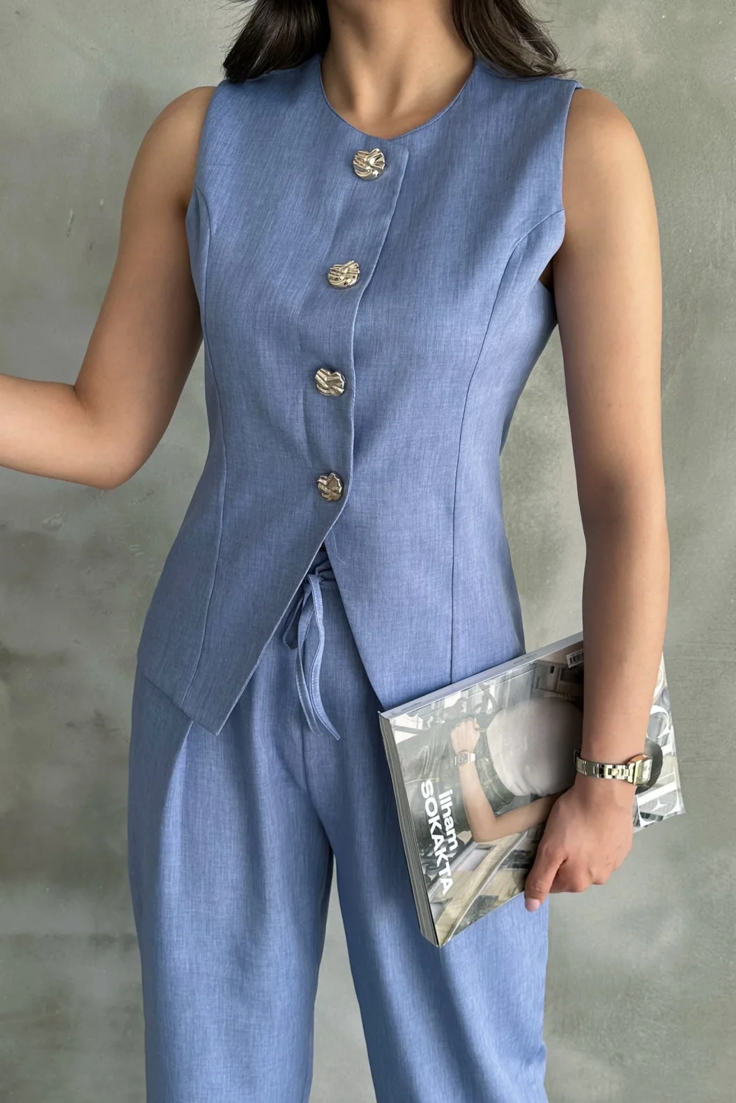 Mavi Altın Düğmeli Yelek Pileli Pantolon Takım