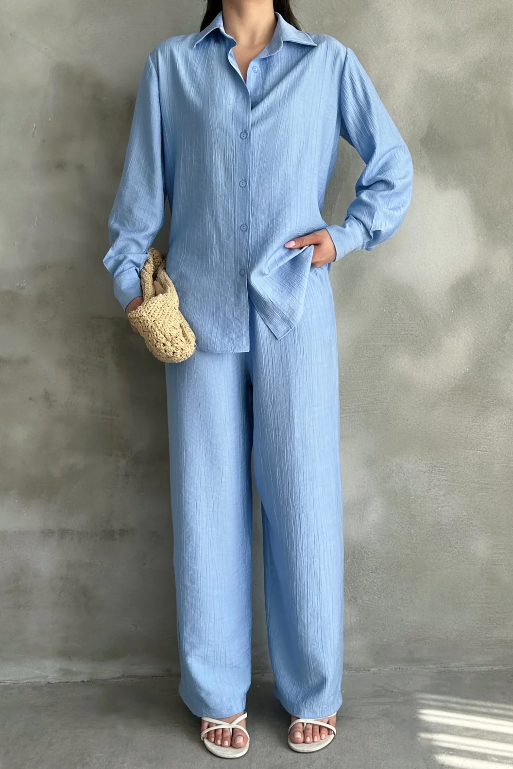 Mavi Çilek Gömlek Yırtmaçlı Pantolon Takım